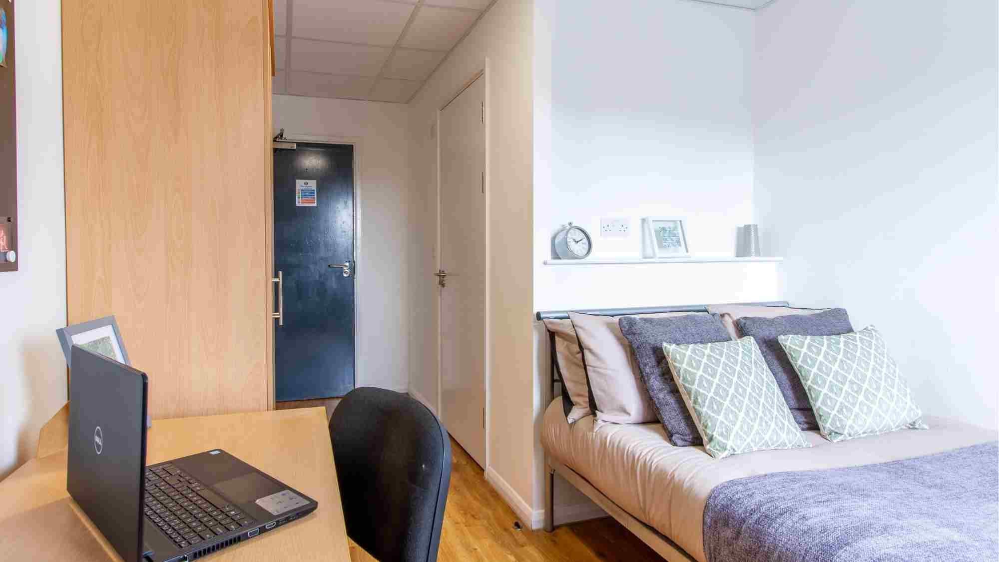 Flat Clasketgate in Lincoln