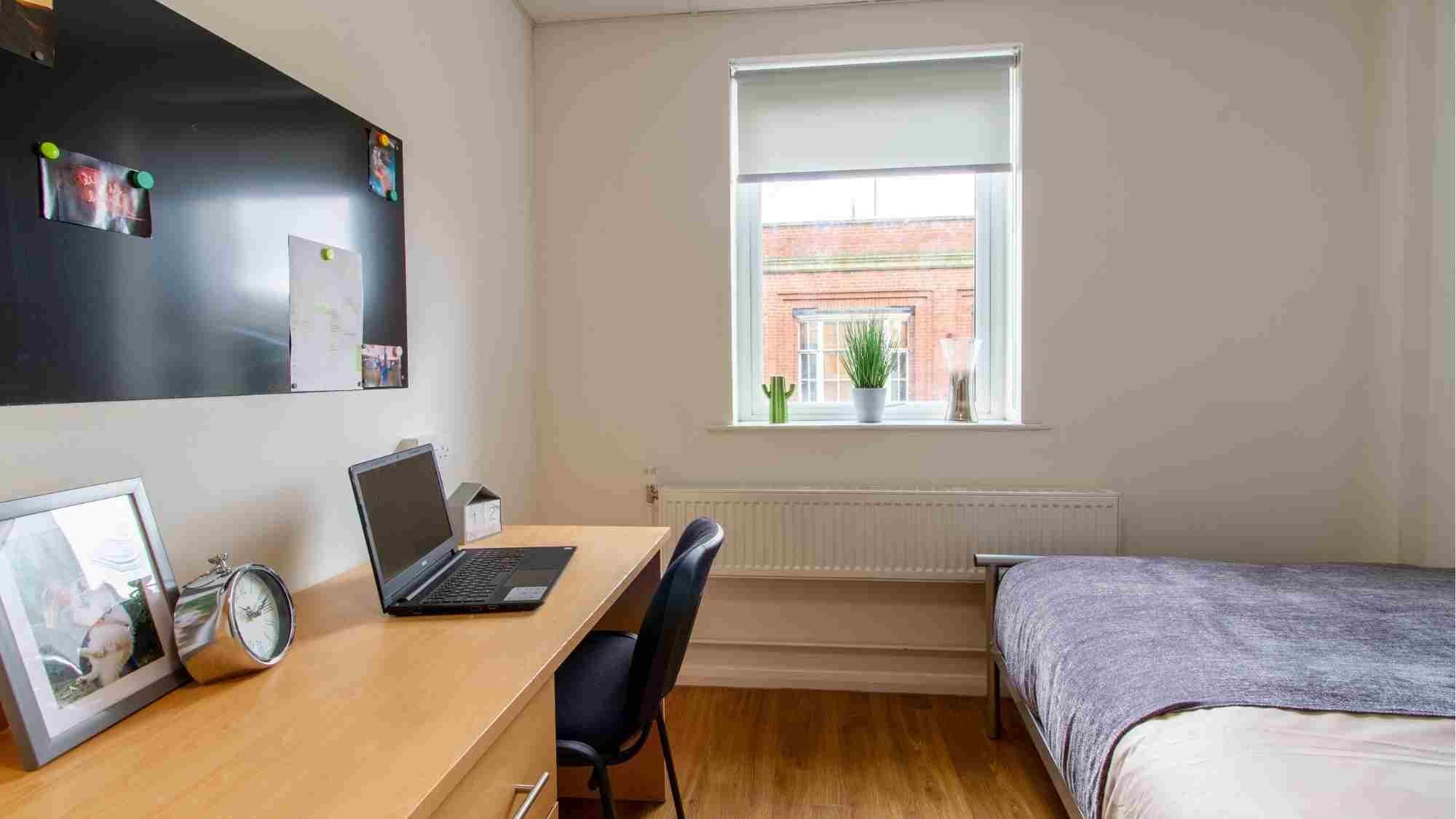 Flat Clasketgate in Lincoln