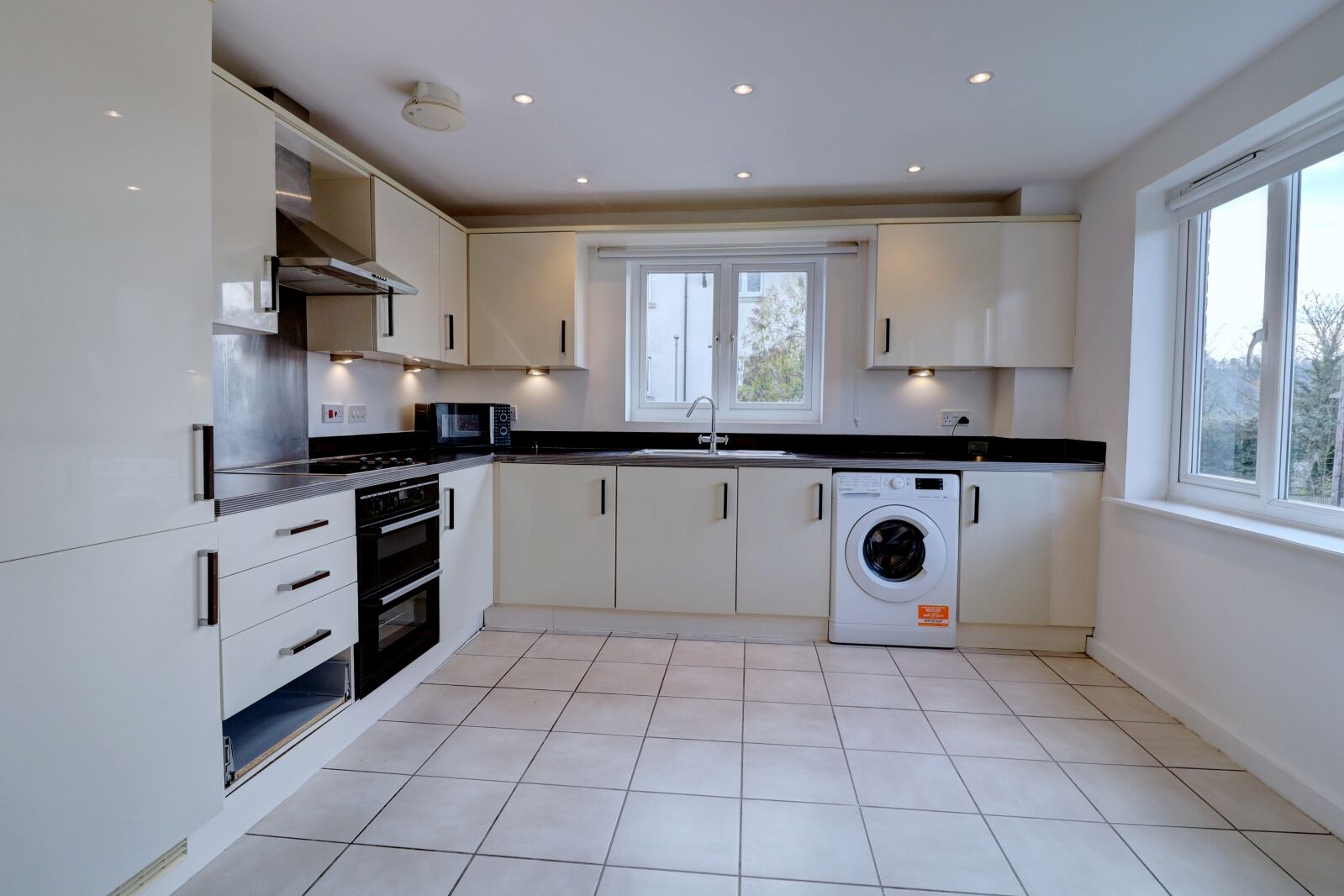 Flat Ercolani Avenue in High Wycombe Community Board