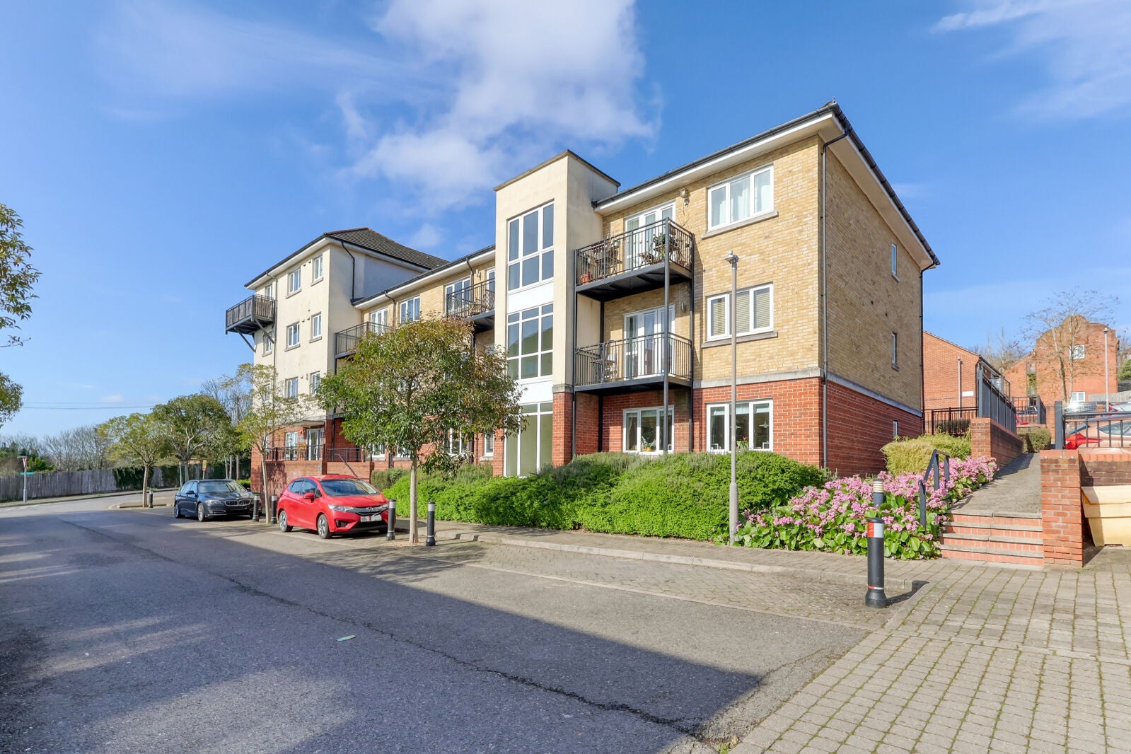 Flat Ercolani Avenue in High Wycombe Community Board
