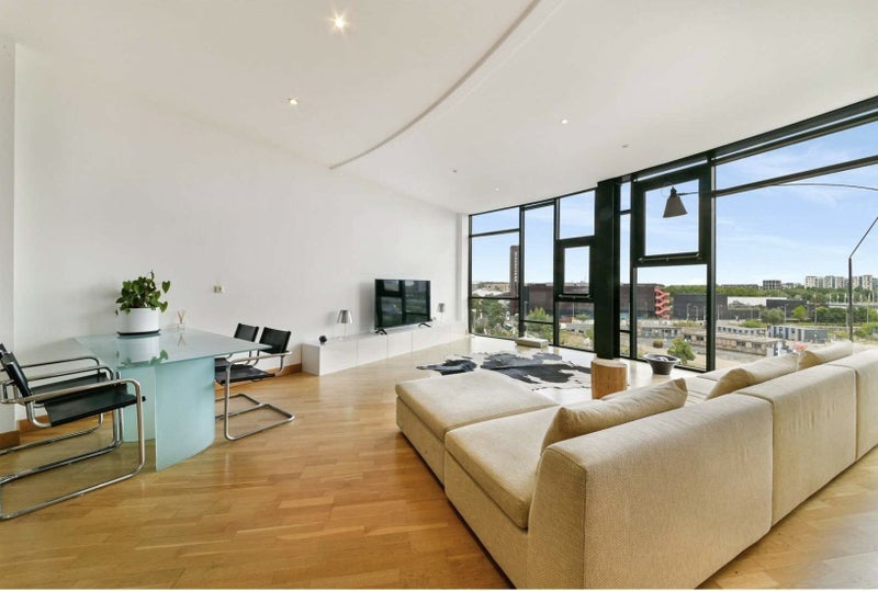 Flat Roach Road in Greater London