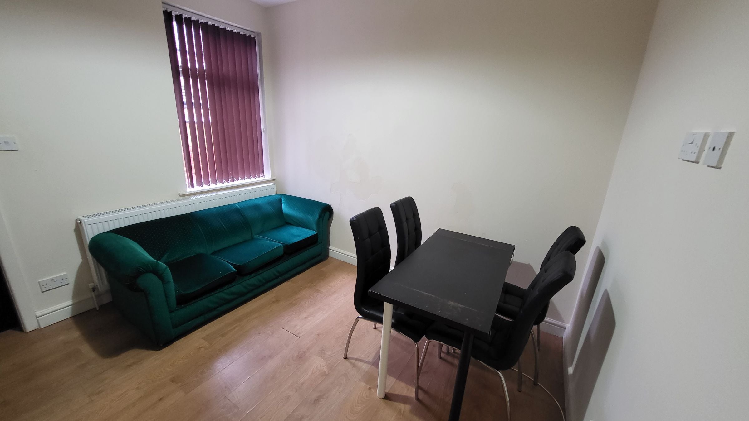 Room Beverly Road in Manchester