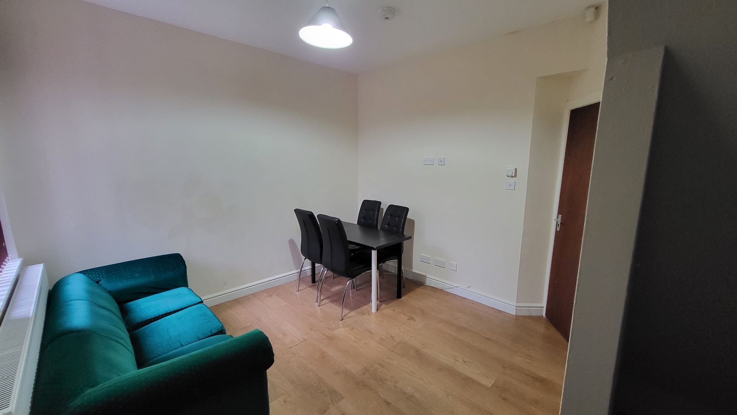 Room Beverly Road in Manchester