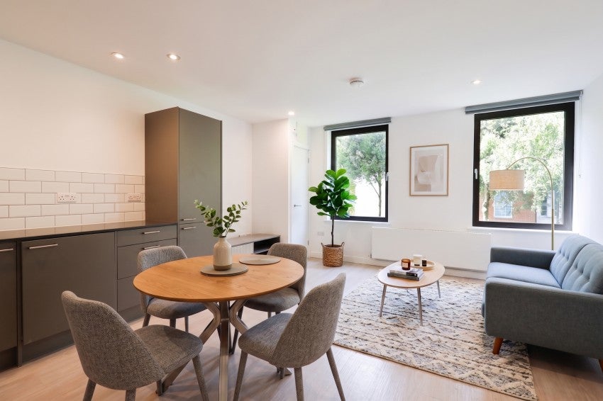 Flat Wynards Lane in Exeter