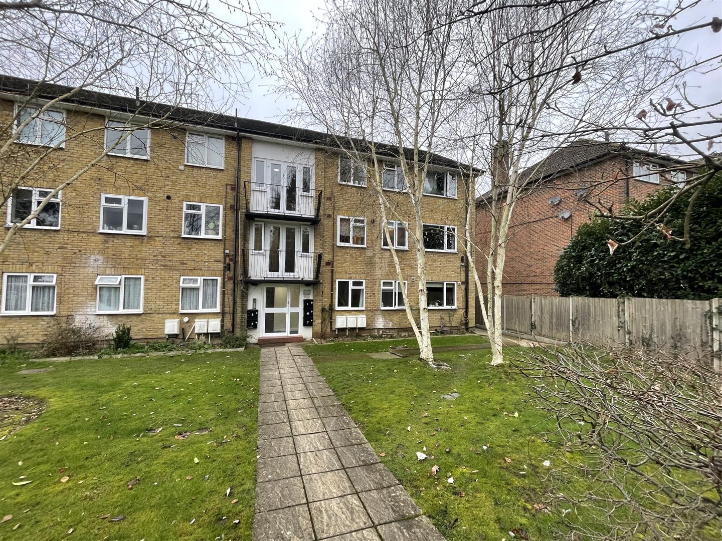 Flat Hempstead Road in Watford