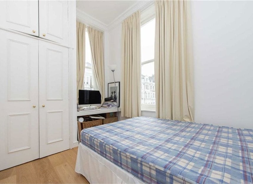 Flat Wharfedale Street in Greater London