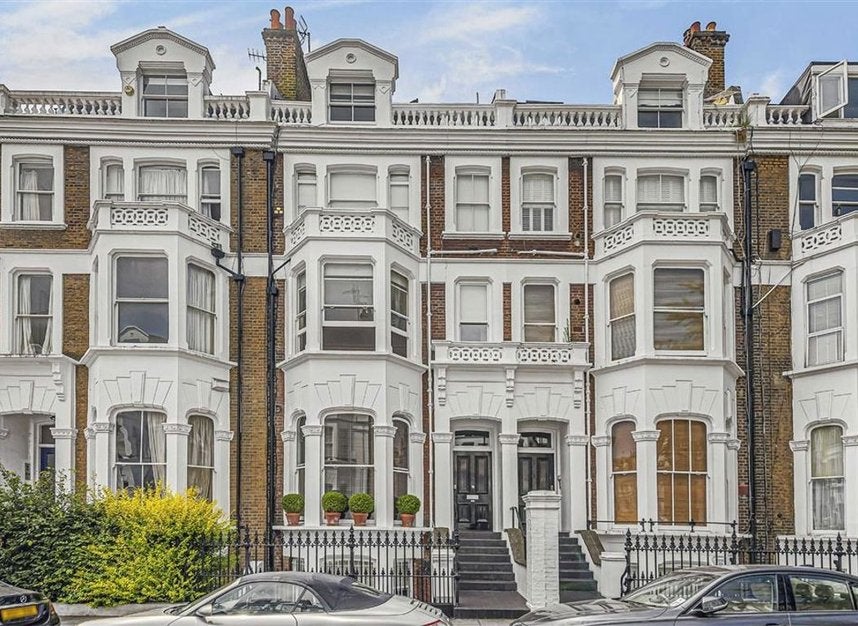 Flat Wharfedale Street in Greater London