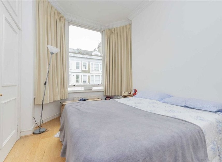 Flat Wharfedale Street in Greater London