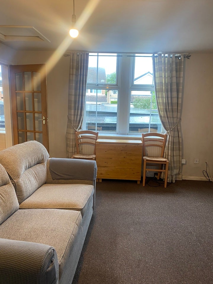 Flat Finsbury Drive in Bradford