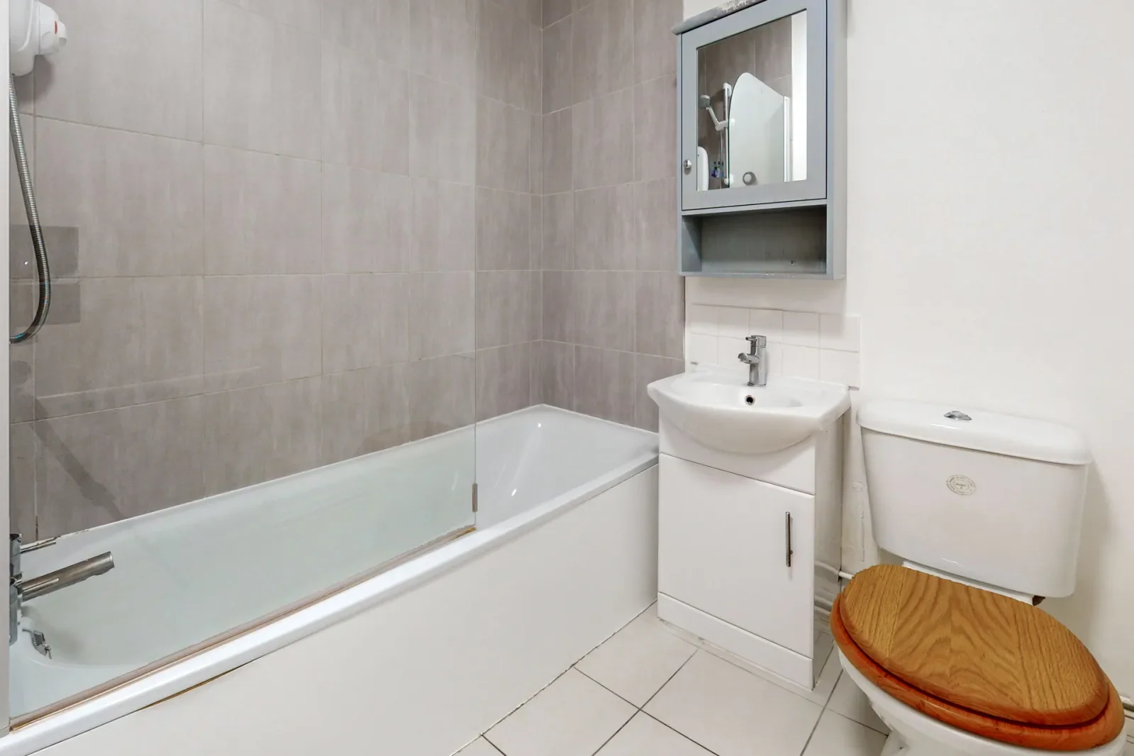 Room Brecknock Road in Greater London