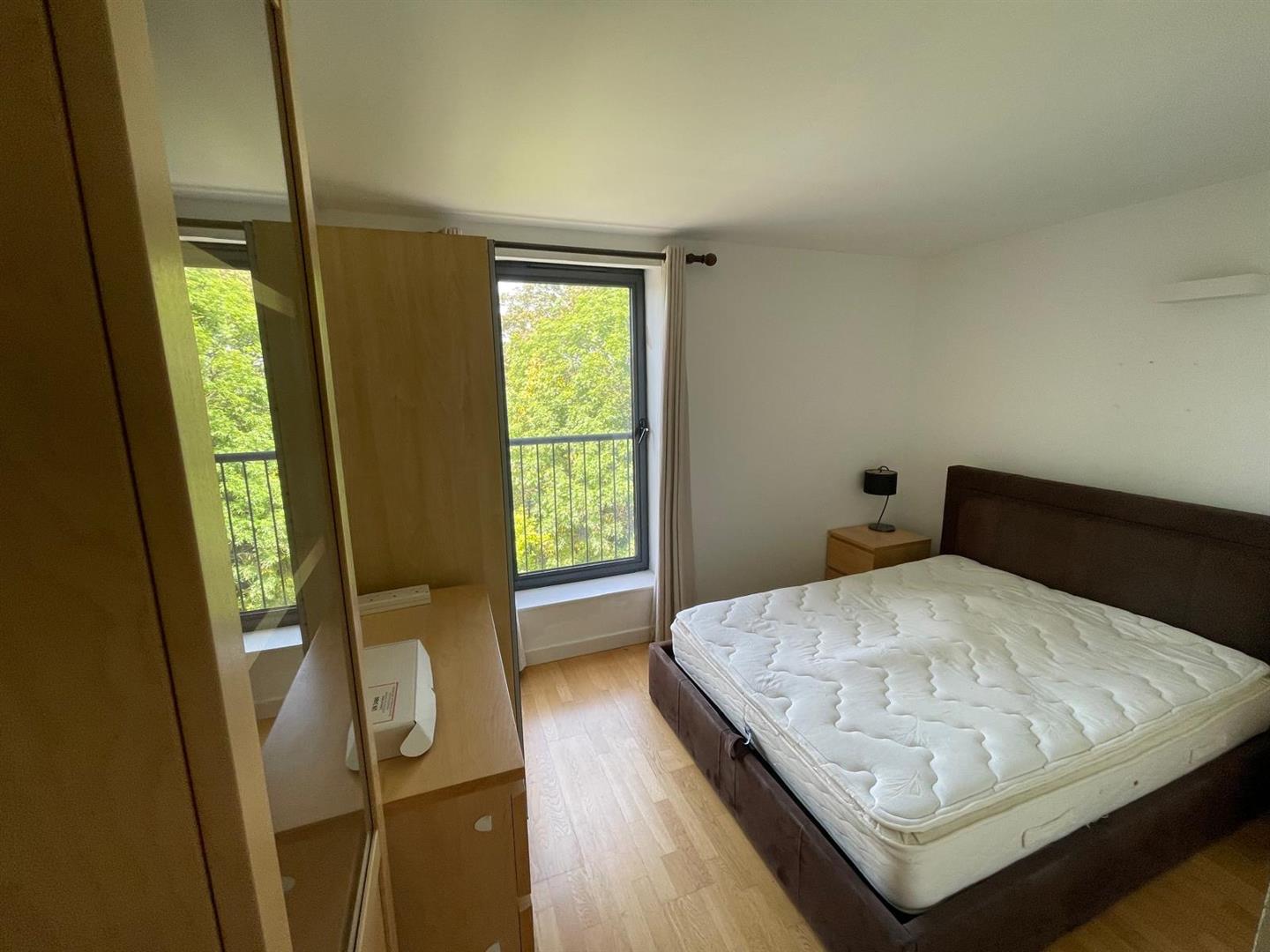 Flat Bath Road in Greater London