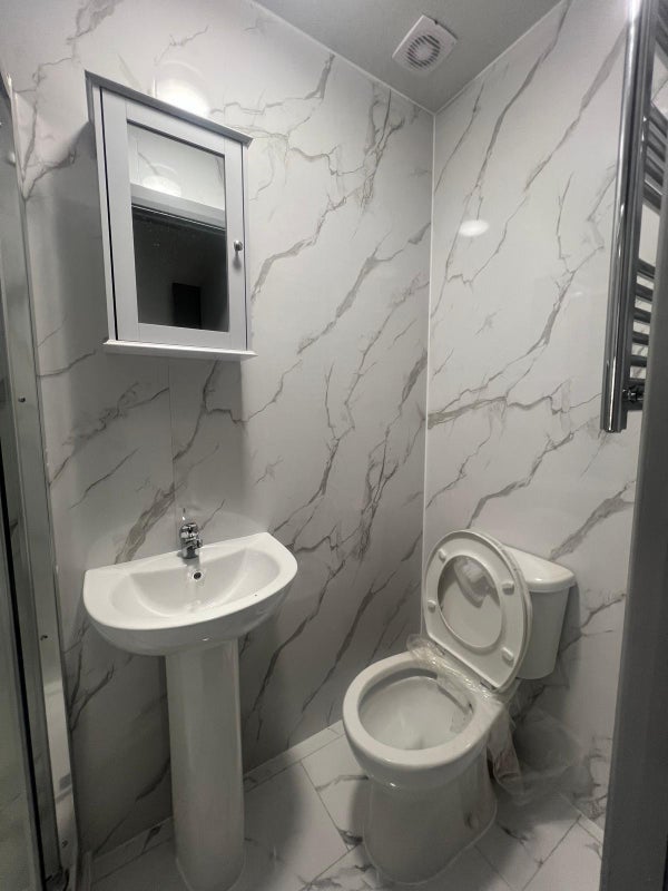 Room Bath Road in Slough