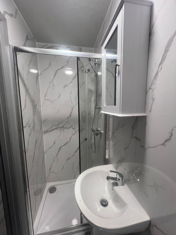 Room Bath Road in Slough
