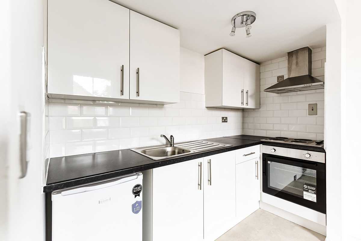 Flat Evering Road in Greater London
