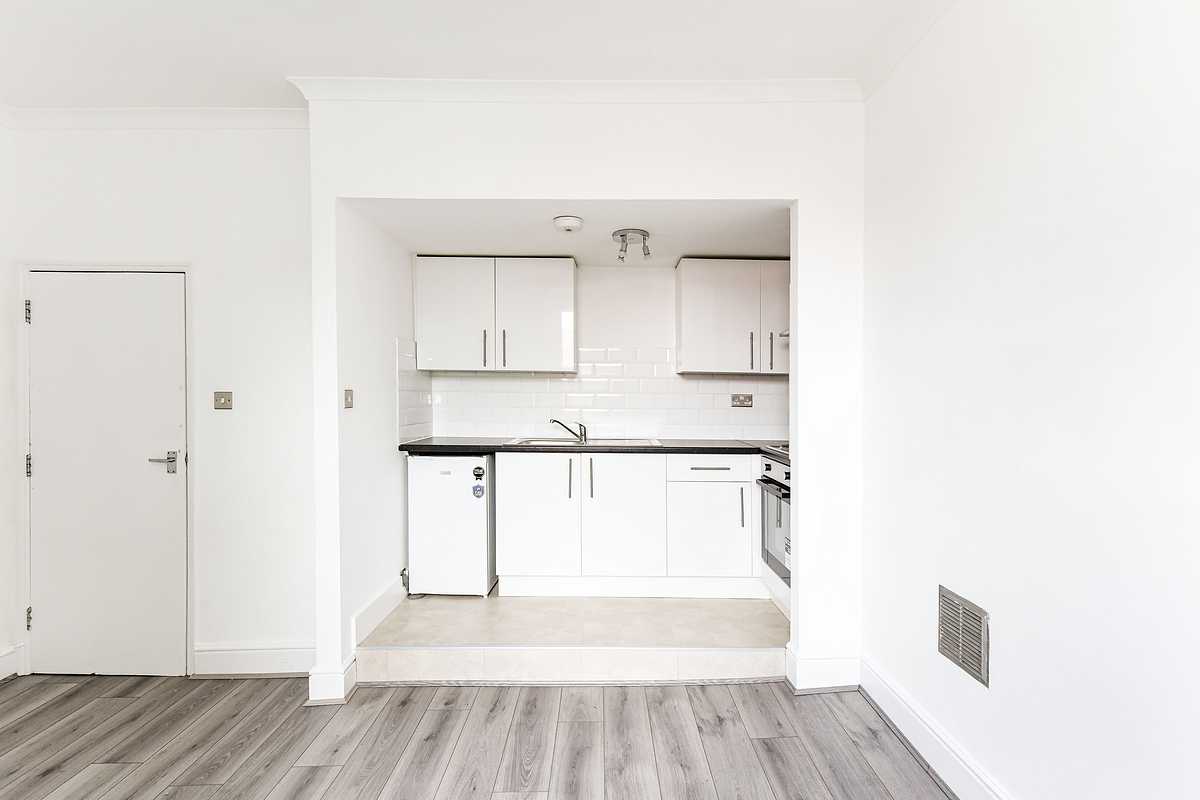 Flat Evering Road in Greater London