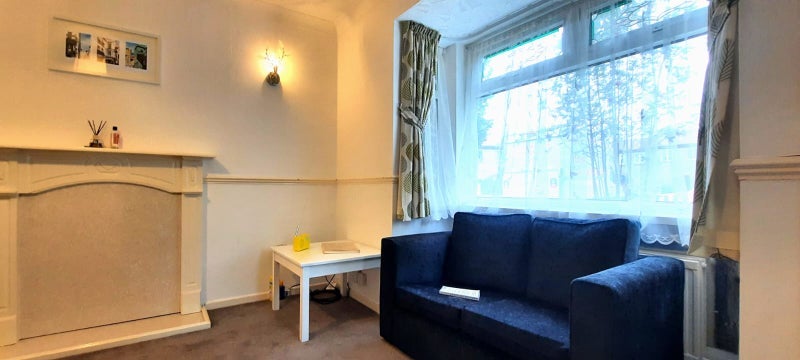 Room Greenway Court in Barry