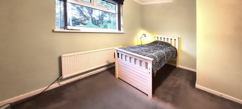 Room Greenway Court in Barry