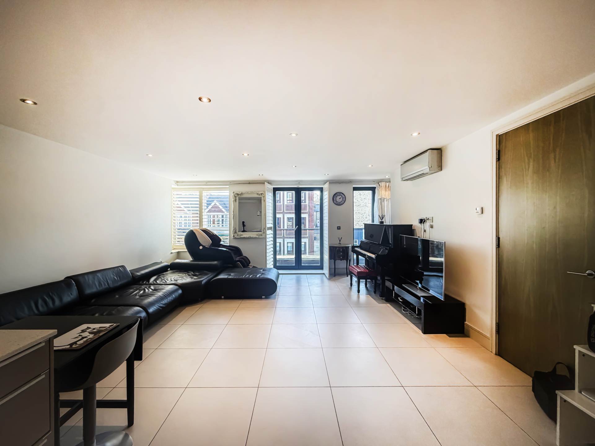 Flat Lambton Road in Greater London