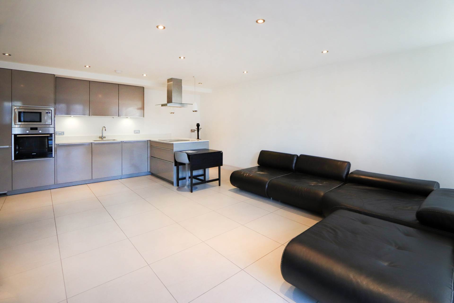 Flat Lambton Road in Greater London