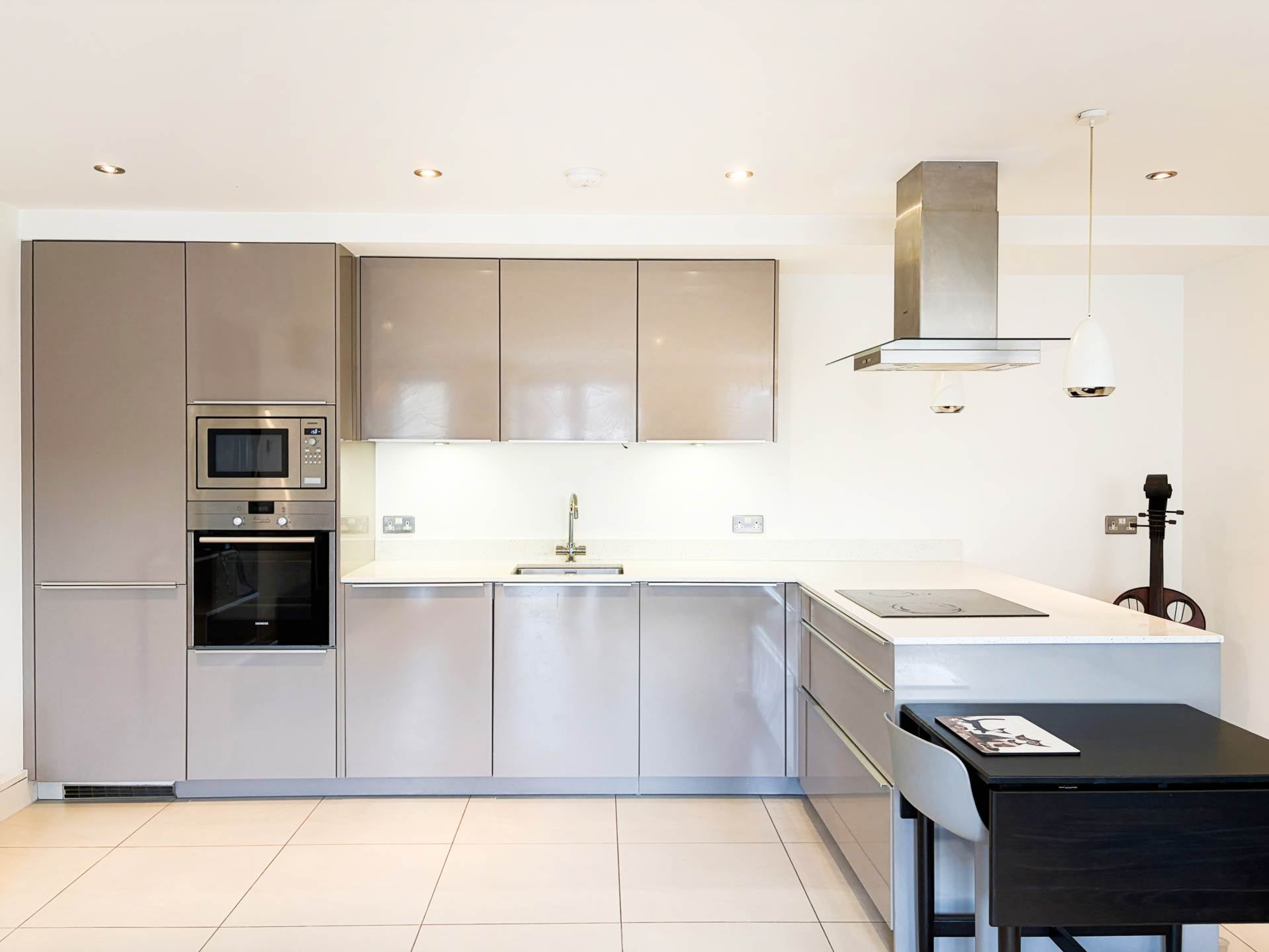 Flat Lambton Road in Greater London