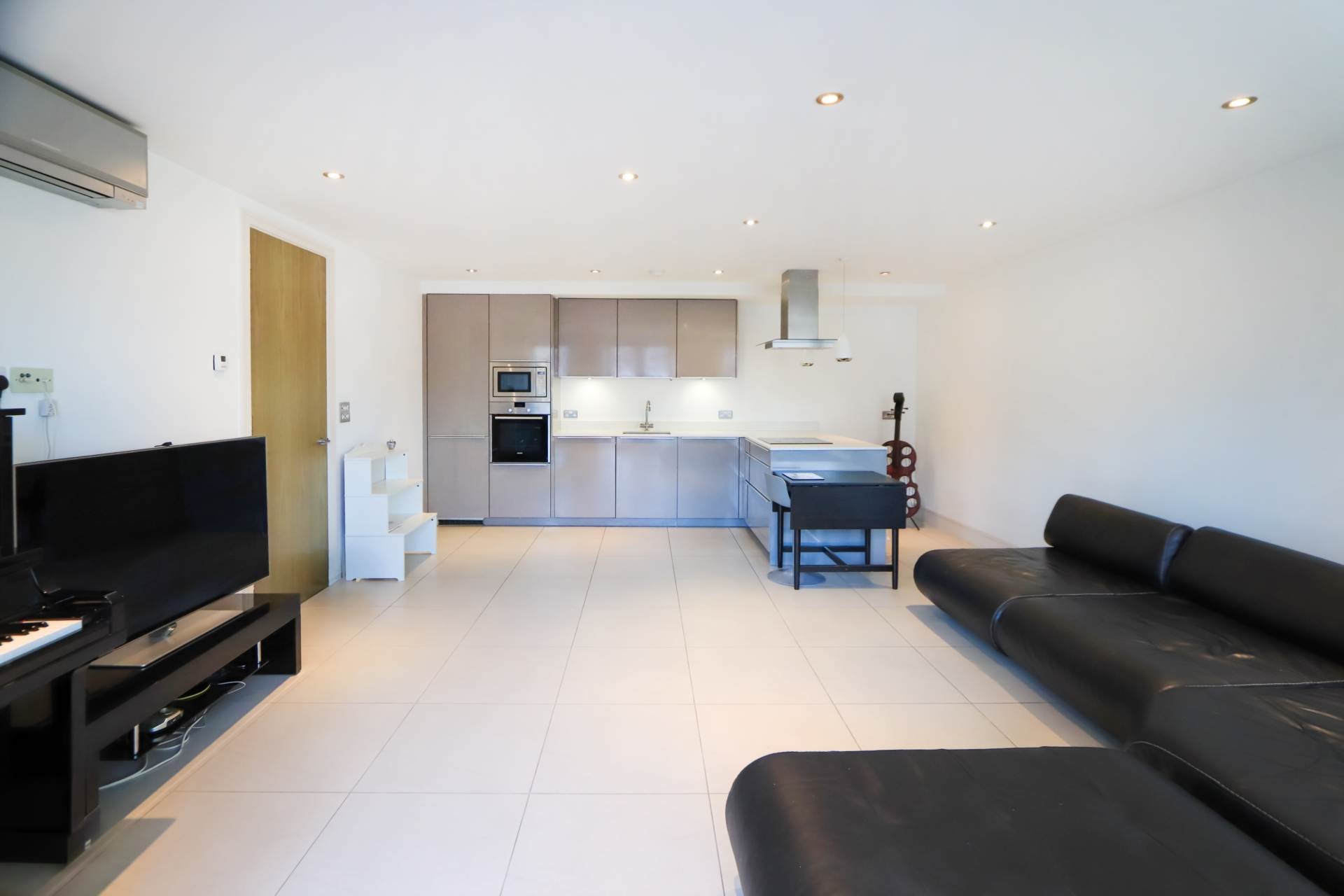 Flat Lambton Road in Greater London