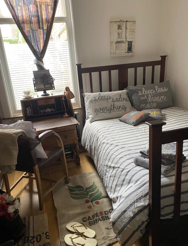Room Hinton Road in Greater London