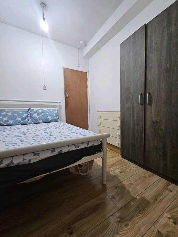 Room Avonmore Road in Greater London