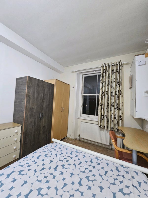 Room Avonmore Road in Greater London