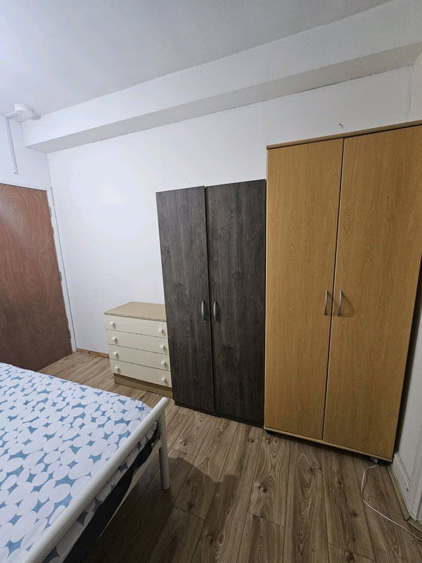 Room Avonmore Road in Greater London
