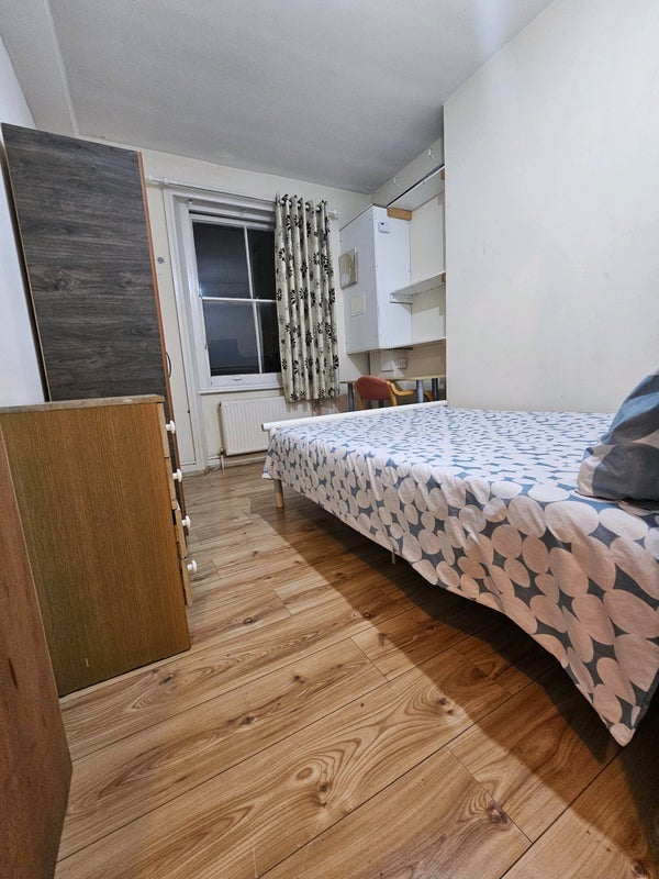 Room Avonmore Road in Greater London