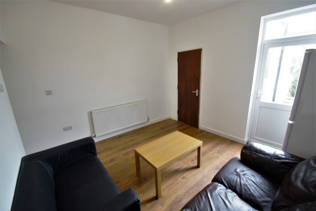 Room Carmelite Road in Coventry