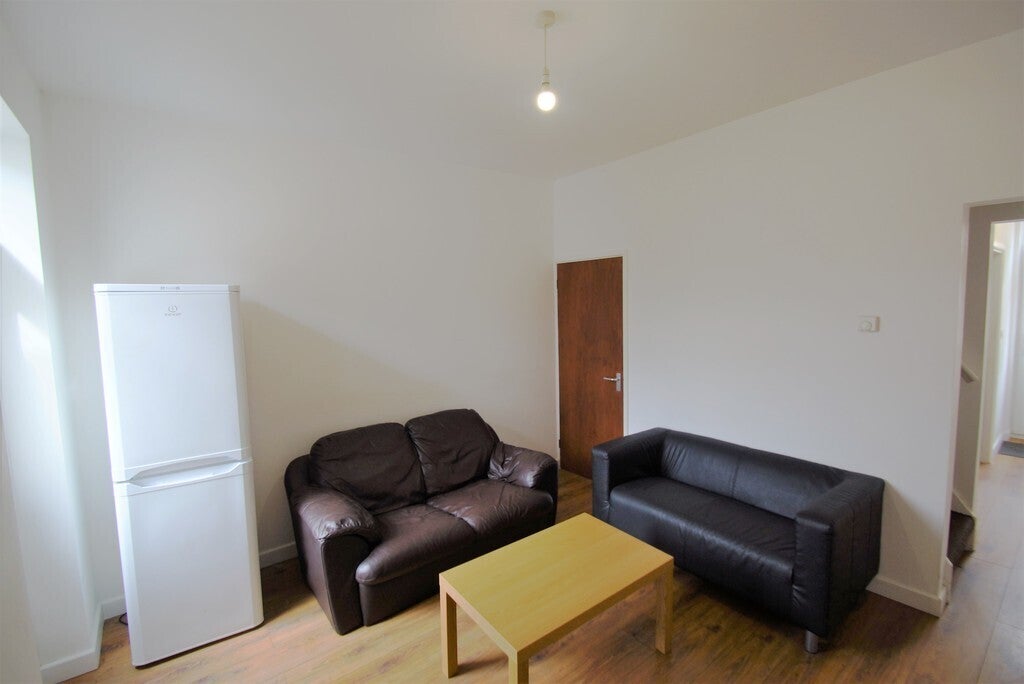 Room Carmelite Road in Coventry