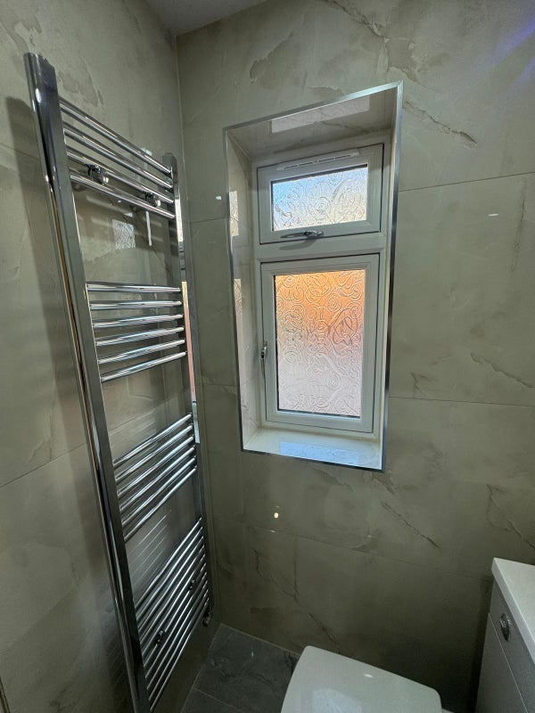 Flat Bramcote Avenue in Greater London