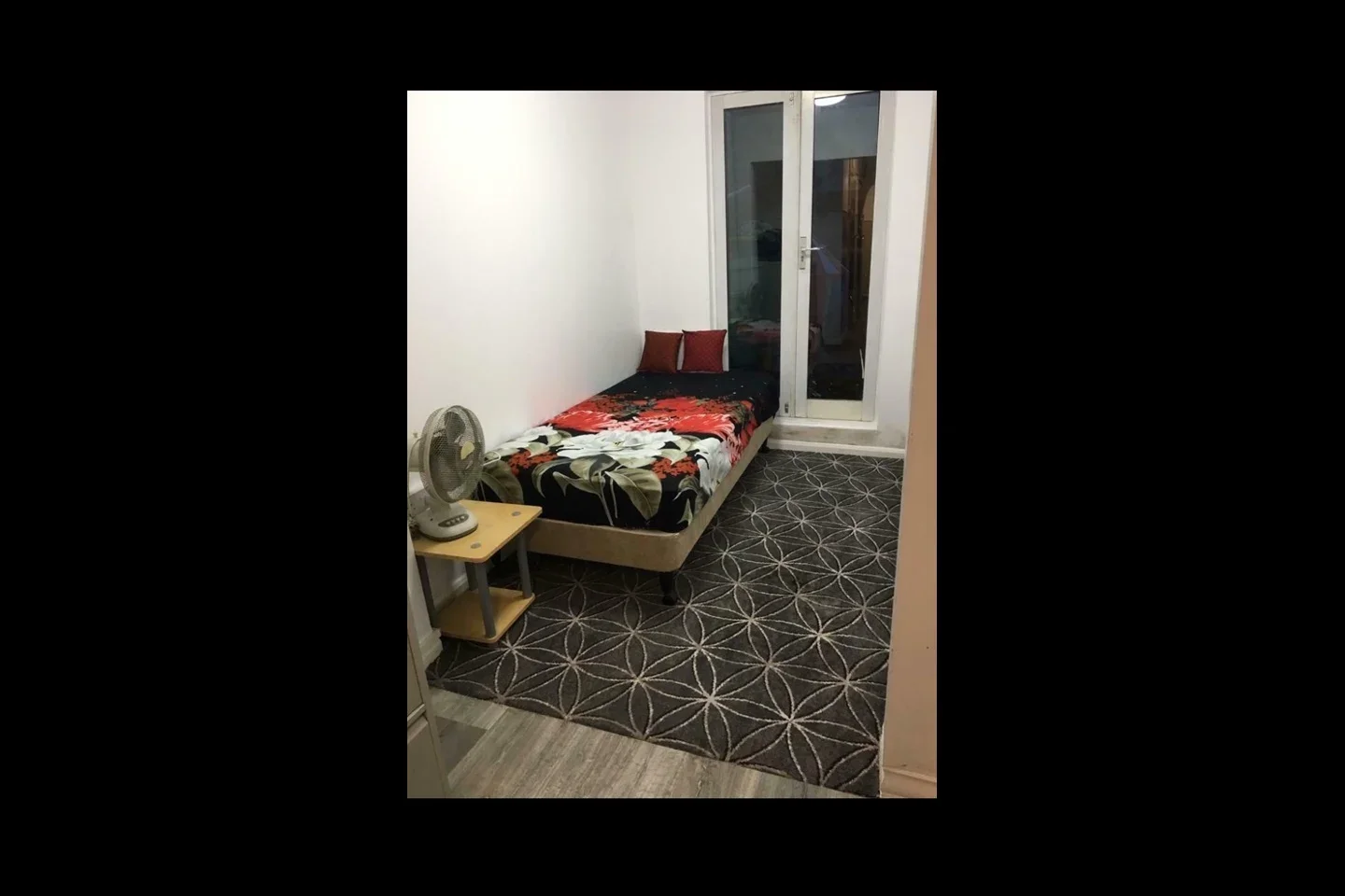 Flat Ross Crescent in Watford