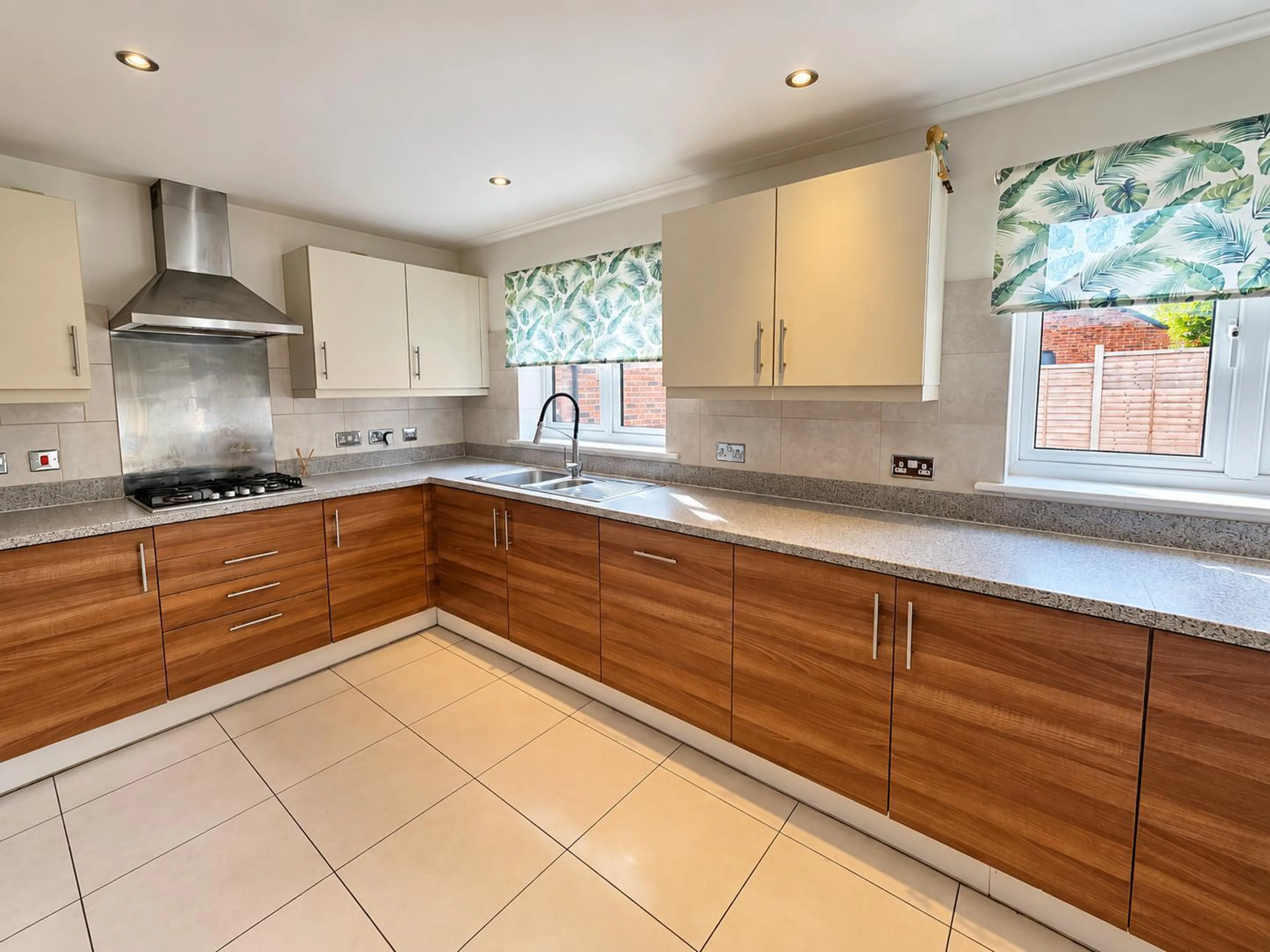 House Sandsdown Close in High Wycombe