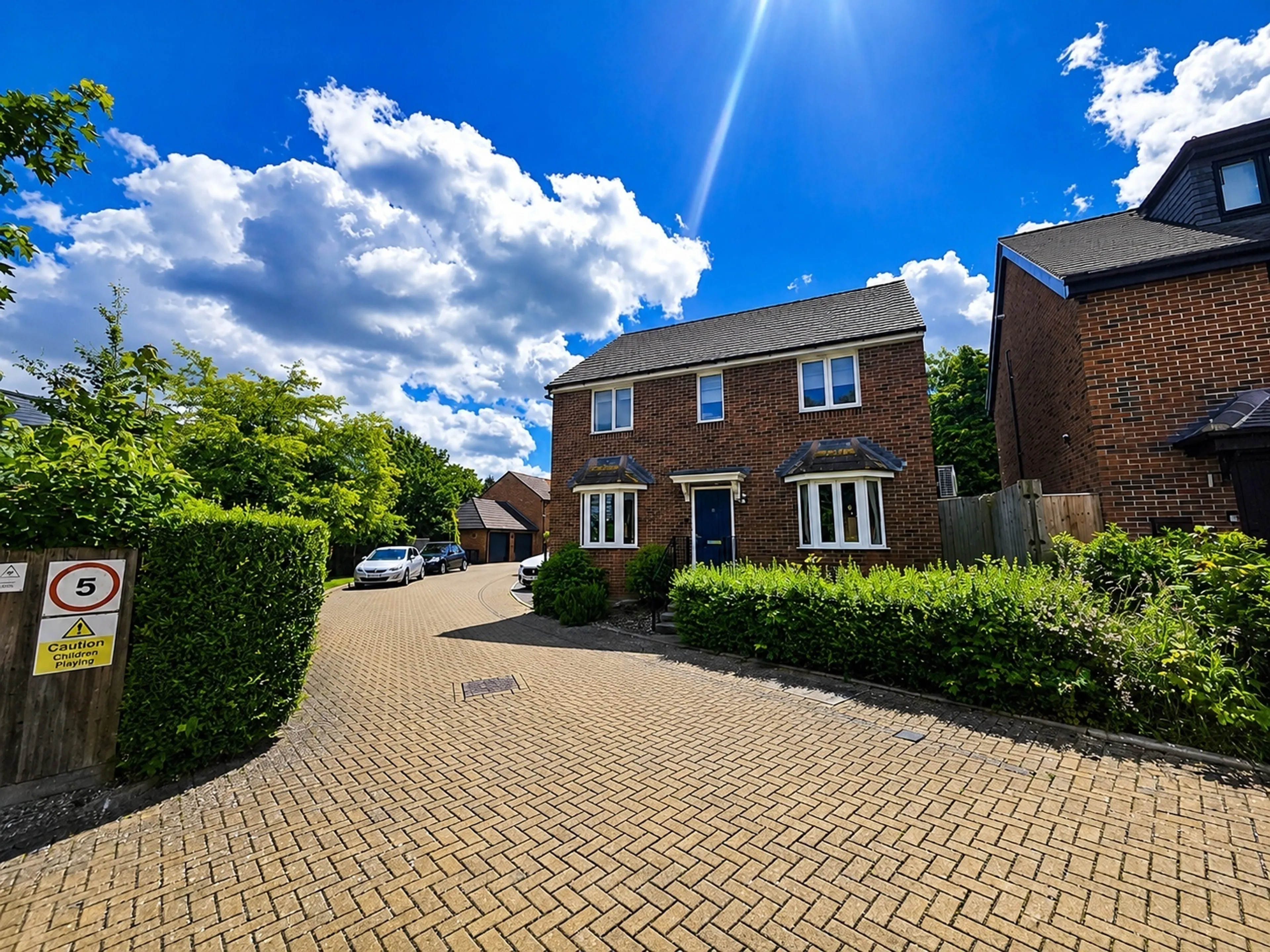 House Sandsdown Close in High Wycombe