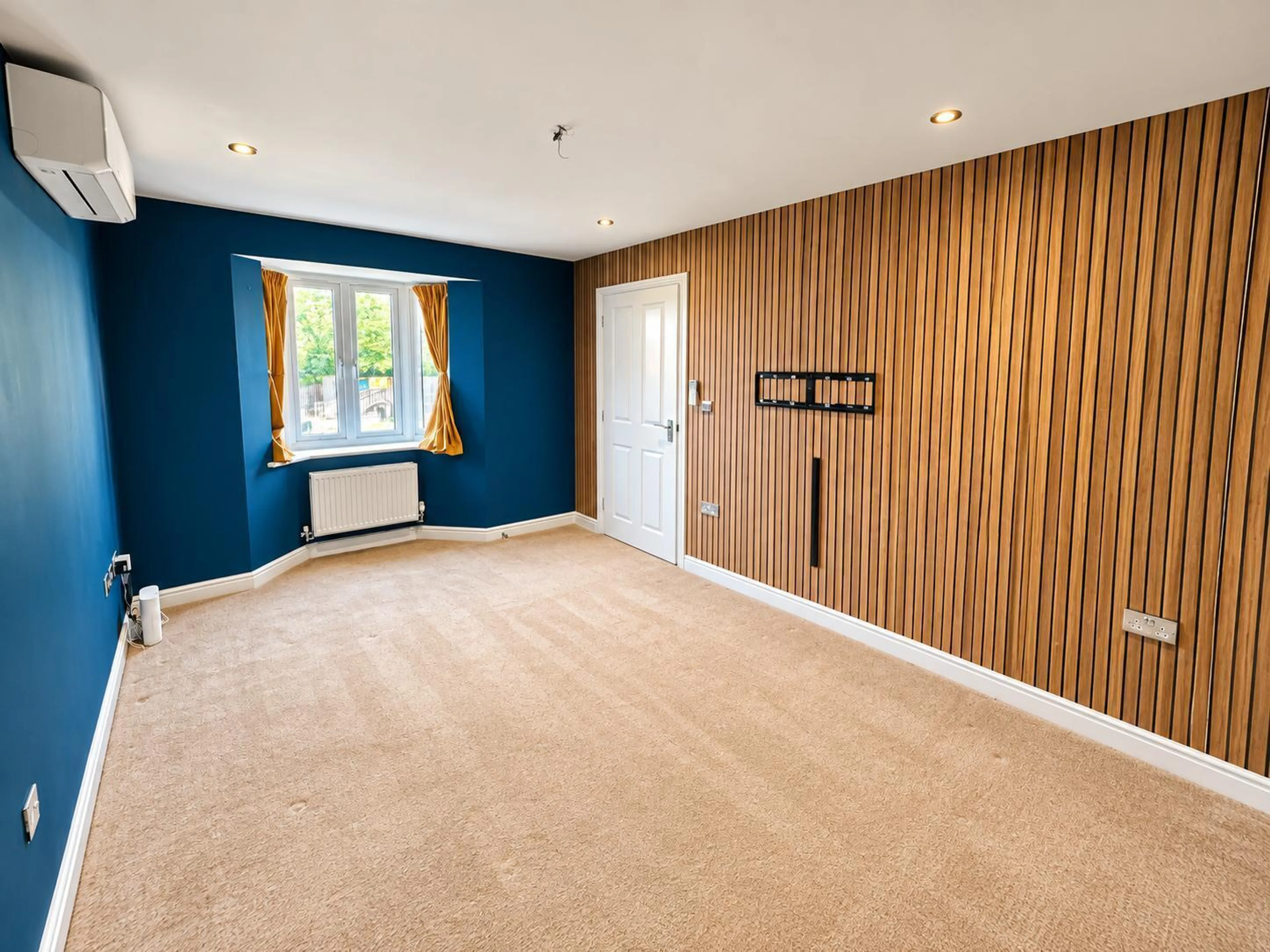 House Sandsdown Close in High Wycombe