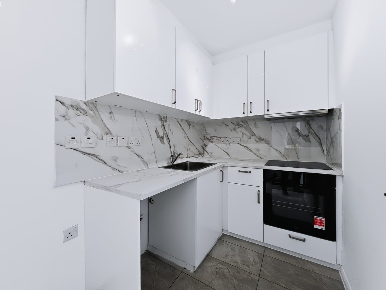 Flat Lansdowne Road in Greater London