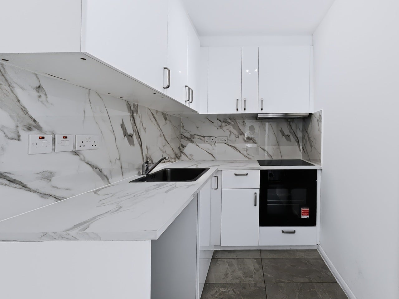 Flat Lansdowne Road in Greater London