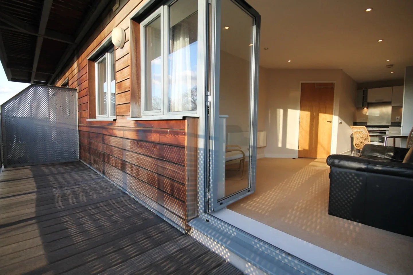 Flat Agate Close in Greater London