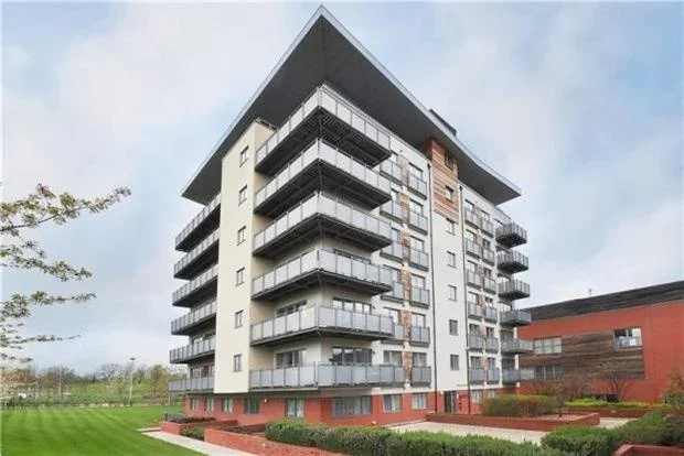 Flat Agate Close in Greater London
