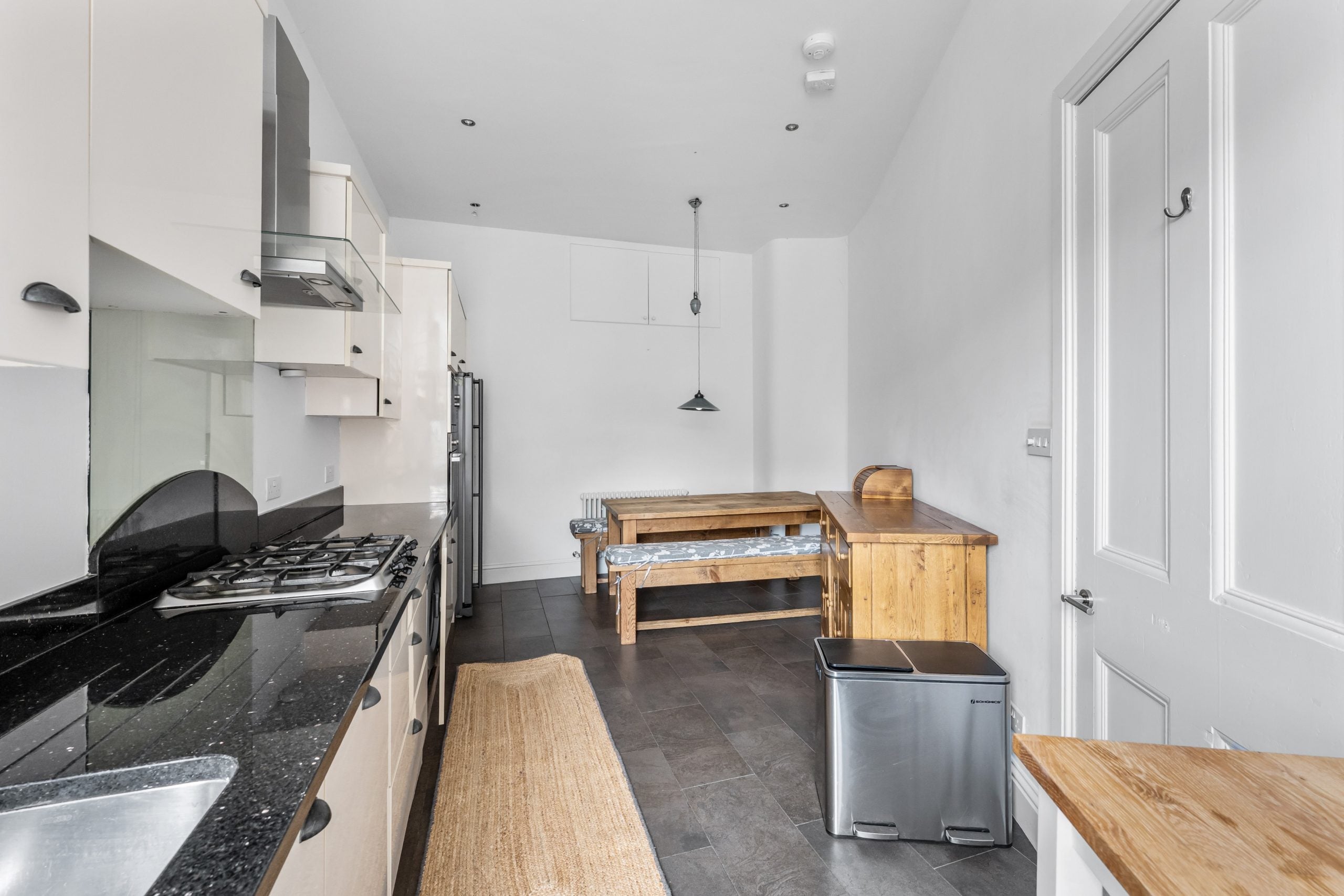 Flat Ruskin Lane in Glasgow