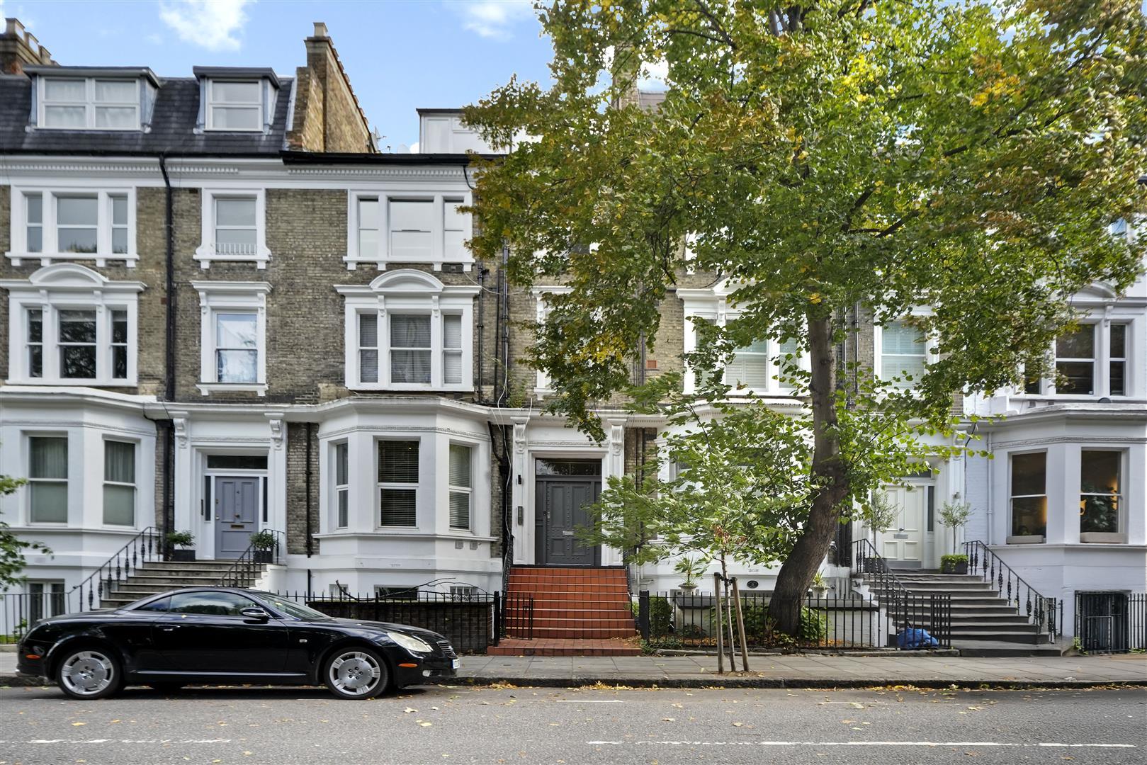Flat Russell Road in Greater London