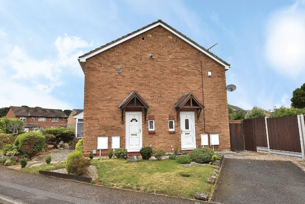 House Tiptoe Close in Northampton