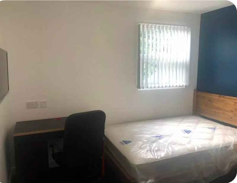 Room Hubert Road in Birmingham