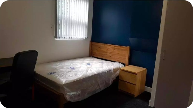 Room Hubert Road in Birmingham