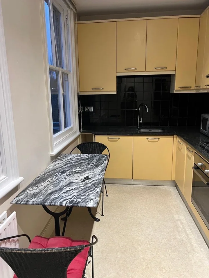 Flat Croxted Road in Greater London