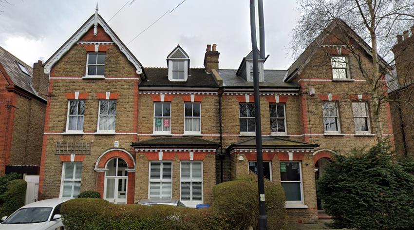 Flat Croxted Road in Greater London