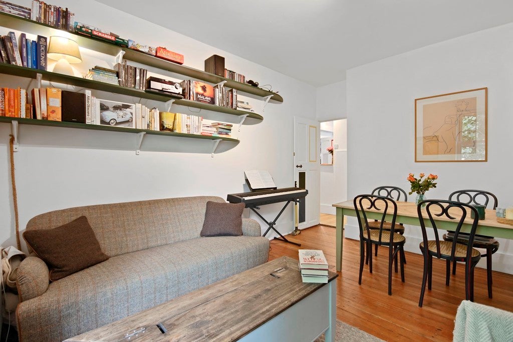 Flat Falmouth Road in Greater London