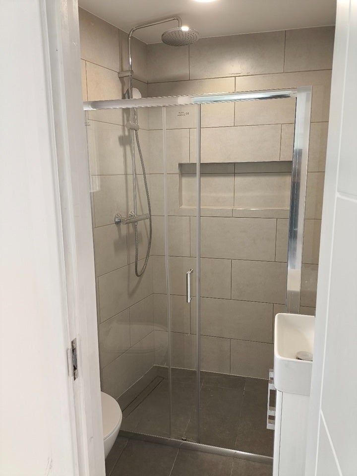 Flat Dale Close in Greater London